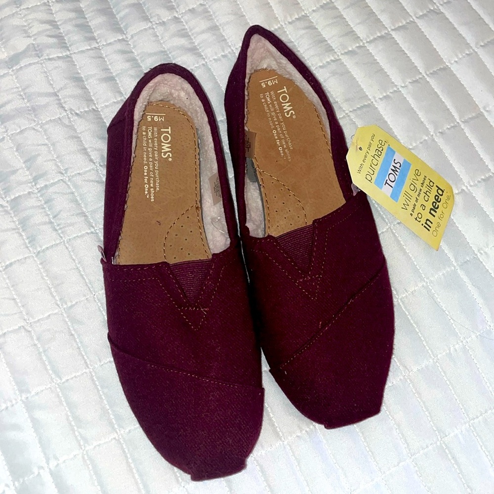 NWT Burgundy Toms
